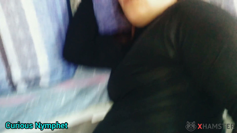 Adrian And Curious: MILF Nympho yang curious seksi dengan pantat besar panas menjilat...