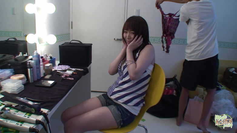 Magic Asian Pussy: 묶여 자지를 빨고 싶은 것이 그녀가 경험하고 싶었던 전부입니다.