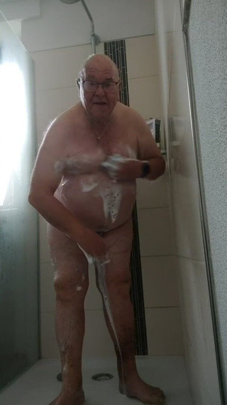 Karlchengeil: Před, během a po sprše