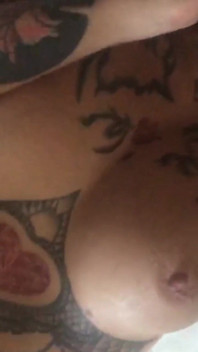Gata tatuada