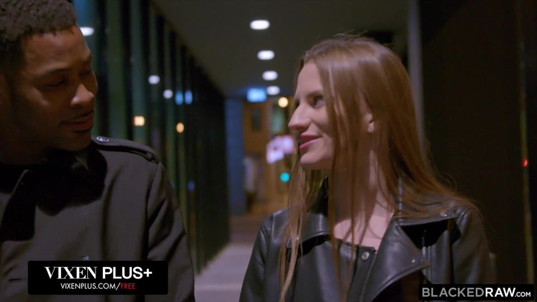 Blackedraw: Blackedraw голодная до большого черного члена крошка имеет лучшее первое свидание за все время