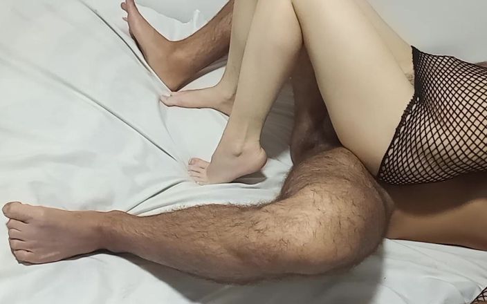 SultryStyles: Mi hermanastra se siente realmente feliz con el placer que...