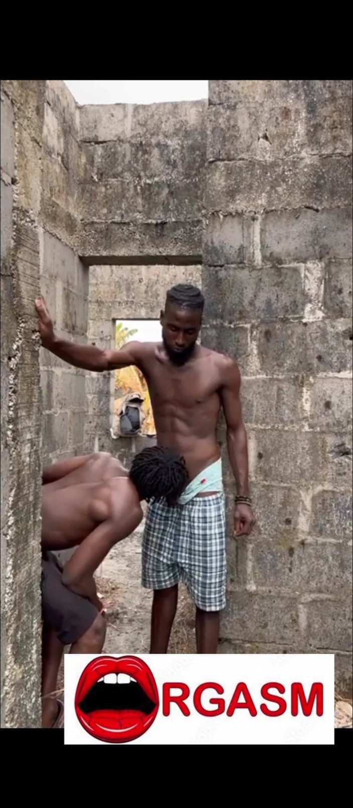 Sweetass132: Des blacks baisent dehors