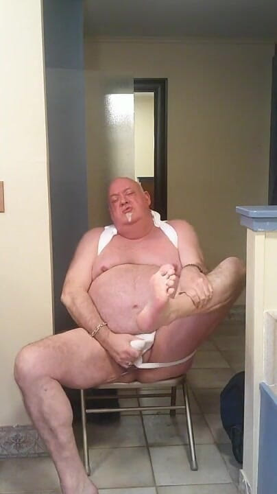 beardaddychub: Striptease From Contractor