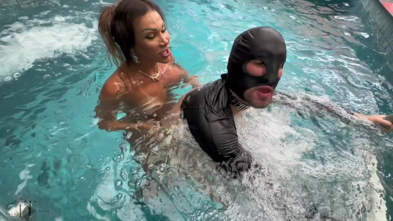 Deco t-lover: Poolside fuck Fest z big-cocked Trans Jhoany Wilker Active Dominacja!