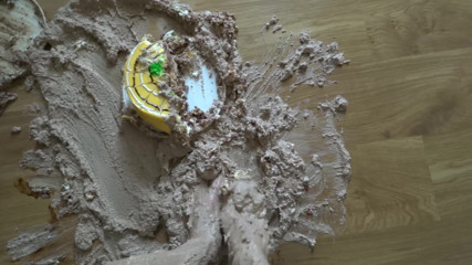 Monica Crush: Verpletterende cake op blote voeten