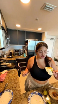 Live Stream với Dani Valentina