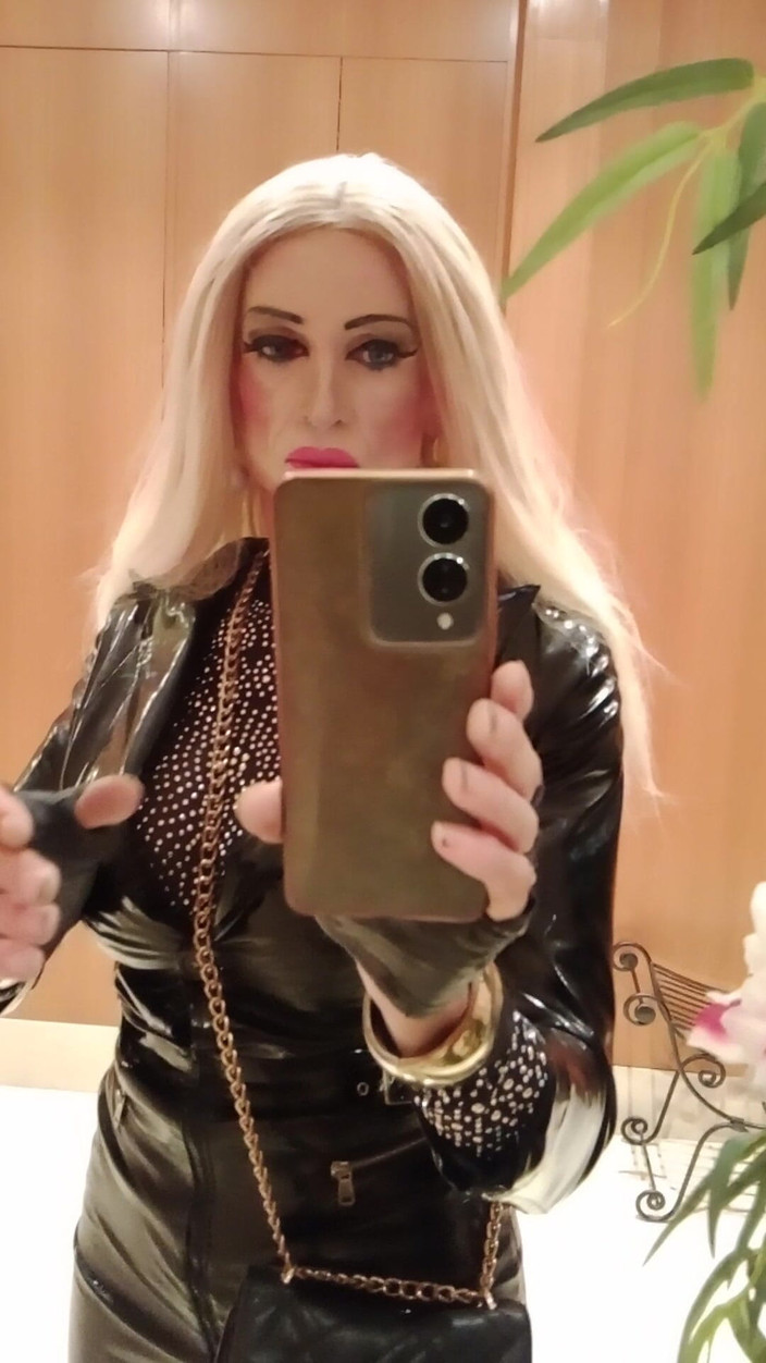 Tatiana Zorrita: 비닐 2