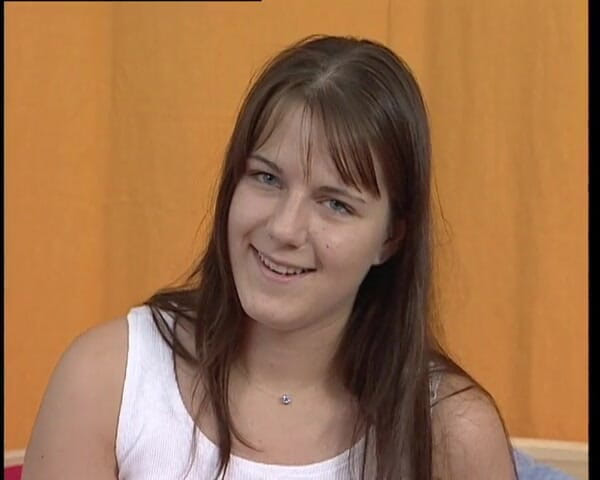 YOUR FIRST PORN: Junge Nadin Rasiert Ihre Muschi softclip jovem Nadin depila sua...