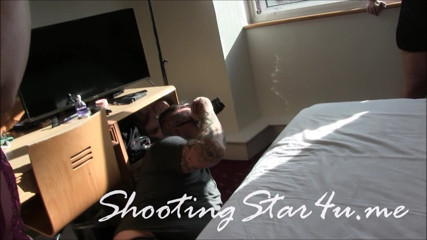 Shooting Star: khirki se Montse, parde ke pichhe photoshoot BTS