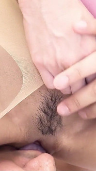 Dünnes japanisches teen yuno shirasuna verführt ihren stiefvater und nimmt einen schwanz in ihre haarige muschi