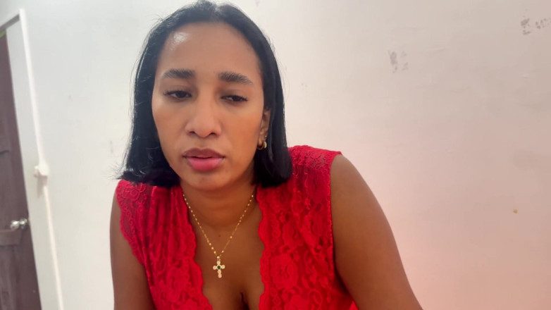 Leyne Rodriguez: La matrigna tettona leyne rodriguez rimase bloccata e viene scopata...