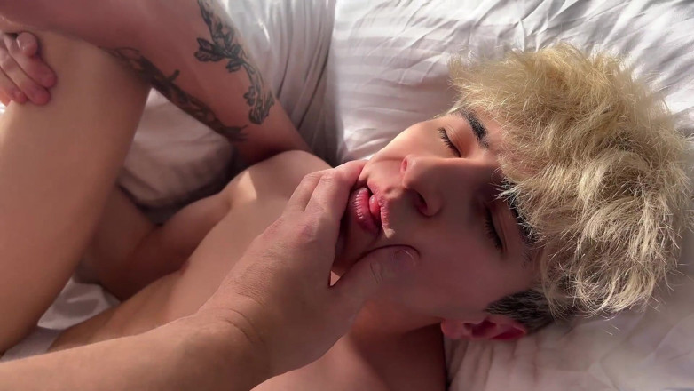 Max Gen: Full Video Three Guys Fuck Cute Twink and Cum in...