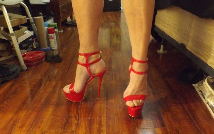 Legsistance: 红色渔网紧身衣是一个变装者的乐趣。透明脱衣舞鞋，我毫不畏惧。