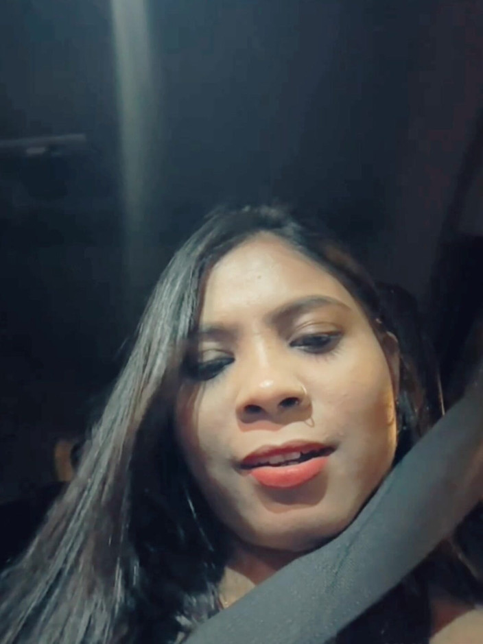 Nisha bhabhi ki chudai: 운전할 때 차에 큰 젖탱이를 보여줘.
