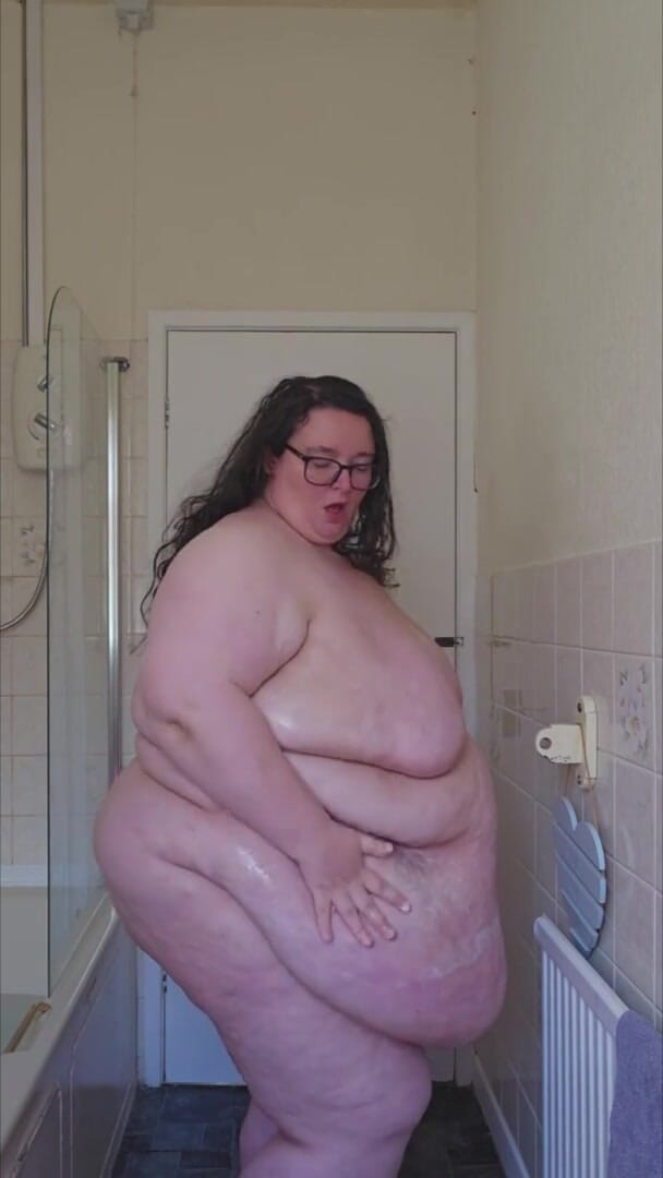 SSBBWLadyBrads: SSBBW Bathroom Cream Belly Body