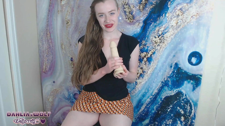 Dahlia Wolf: Przyrodnia siostra JOI