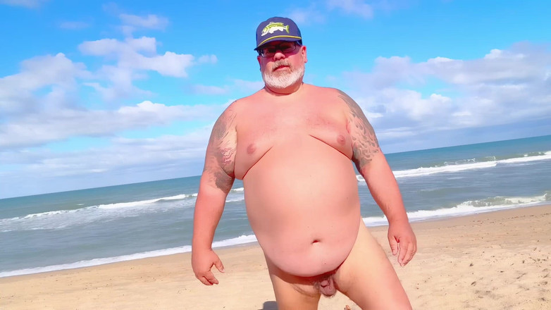 Hand-Free-Daddy-Chub: Жирна дупа на старого на пляжі