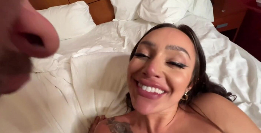 J-Mac: Brand New Video! Dengan Brand New Girl! Sisi rose adalah...