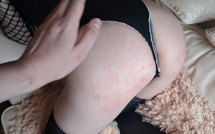 Disciplinater: 娘娘腔阿丽娜像好女孩一样接受她的主人的精液