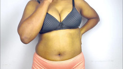 Aathiyaa: Eski erkek arkadaşımla aldatıyor