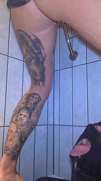 Disperare cu pișat cu Sclavul meu uman la toaletă