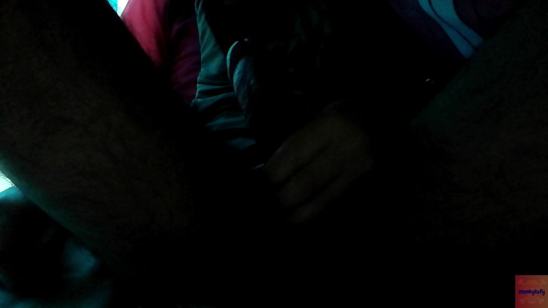 monkylufy: Masturbuje na hentai video