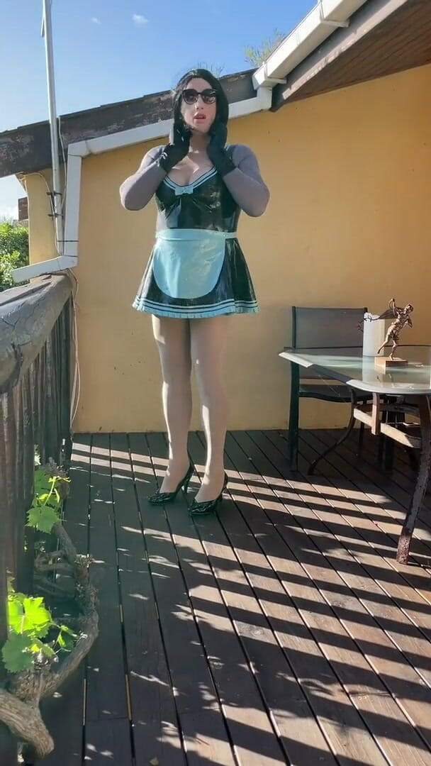 Mistress April: Sinthia empregada crossdresser
