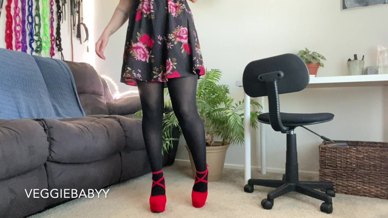 Veggiebabyy: Bratty Dom Pantyhose and Sundress Tease