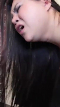 TS Anna가 쉬멜 엉덩이에 10인치 자지를 따먹을 수 있을까요?