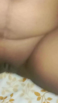 Indická roztomilá Bhabhi Seema šuká tajemství se sousedem mužem ve svém virálním sexuálním videu v ložnici