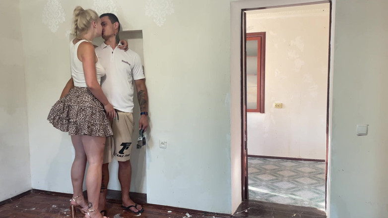 HotPrincessUA: Manželka svádí, zatímco její manžel je domácí anální kolík, kouření...