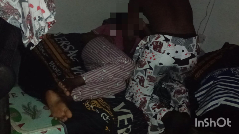 Cookie_001: Entrou escondida no quarto da meia-irmã amadora da vida real...