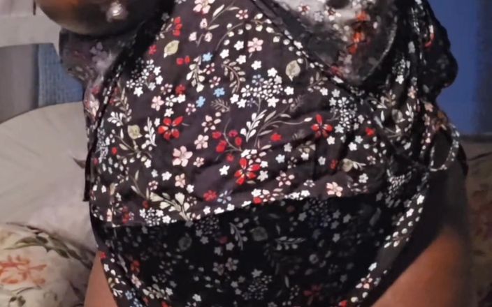 Super sexy ebony cuties: Striptease Shaking My Booty Squeezing Milking My Huge Boobs