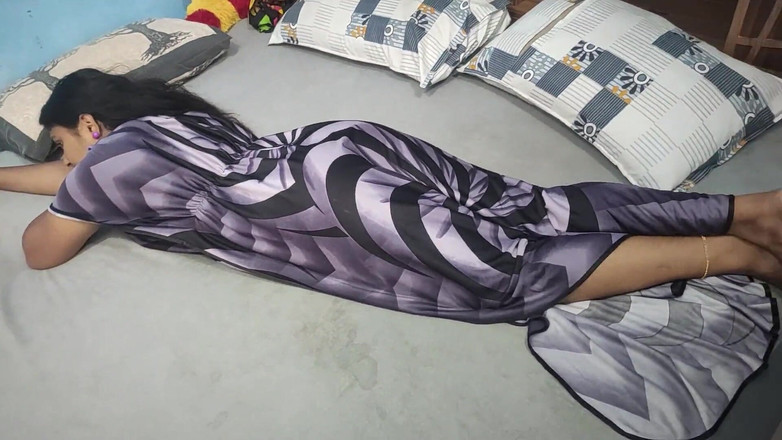 Vaigavarun45: Mallu mẹ kế nighty thổi kèn và làm tình nóng...