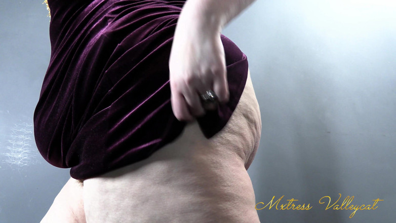 Mxtress Valleycat: Squats in Velvet