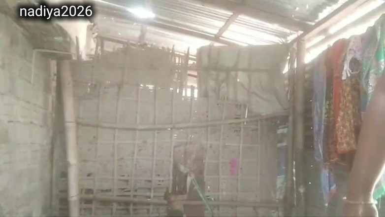 nadiya2026: 내 계모는 샤워하는 그녀를 볼 때 켜집니다.