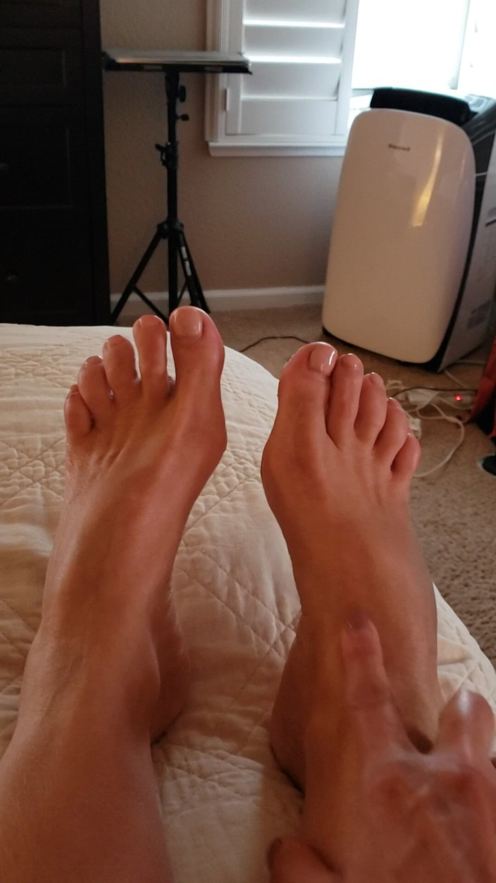 JessRyan: ¡No! Milf camgirl Jess Ryan problemas de pies