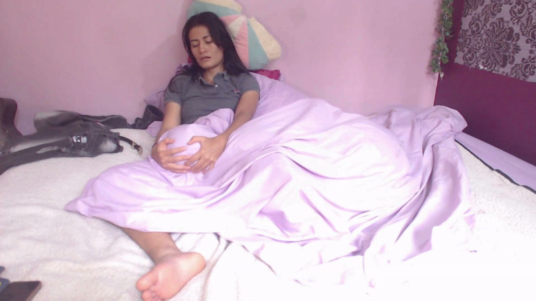 fiesta_porno: Awek bermain hisap dan memancut mani di muka mereka