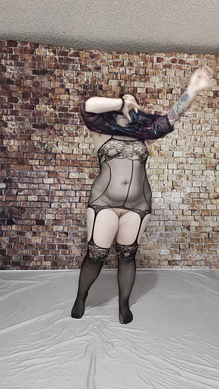 TheKinkyPwrLftr: 란제리를 입어보는 중