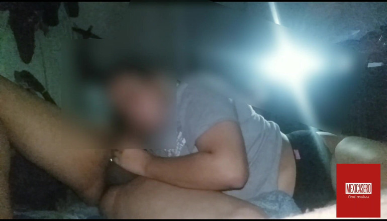 Mexicasero: मेरी सौतेली मम्मी मुझे जोरदार लंड चुसाई देती है