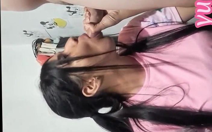 Yulieth Gomez: Madrastra cachonda seduce a su hijastro y se traga todo...
