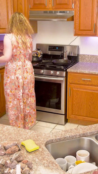 Free Use MILF Stepmom Fucked in the Kitchen While Washing Dishes