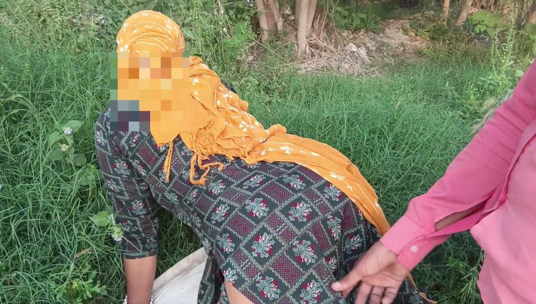 Kavita69: Hintli desi ormanda köylü genç kızla açık havada sert seks