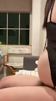 A Chinese Married Woman Gave Me a Blowjob, Then Squeezed Out My Semen with Her Big Ass
