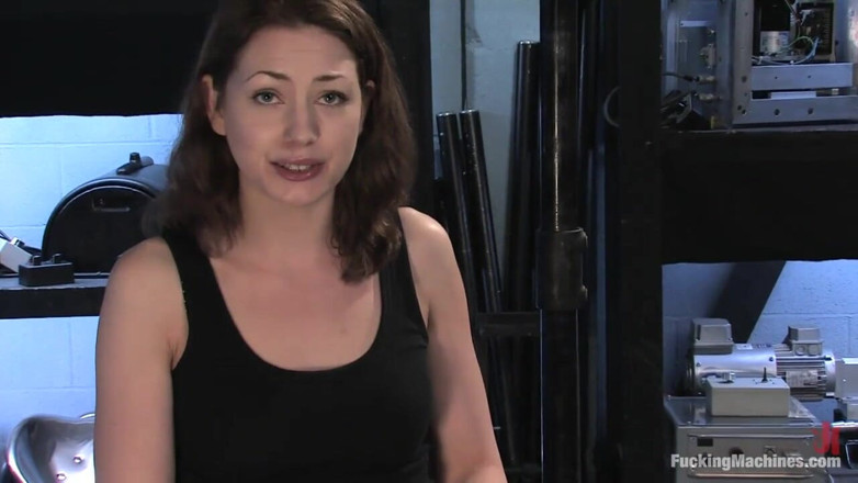 Fucking Machines by Kink: Awek amatur Jumaat Sarah Shevon