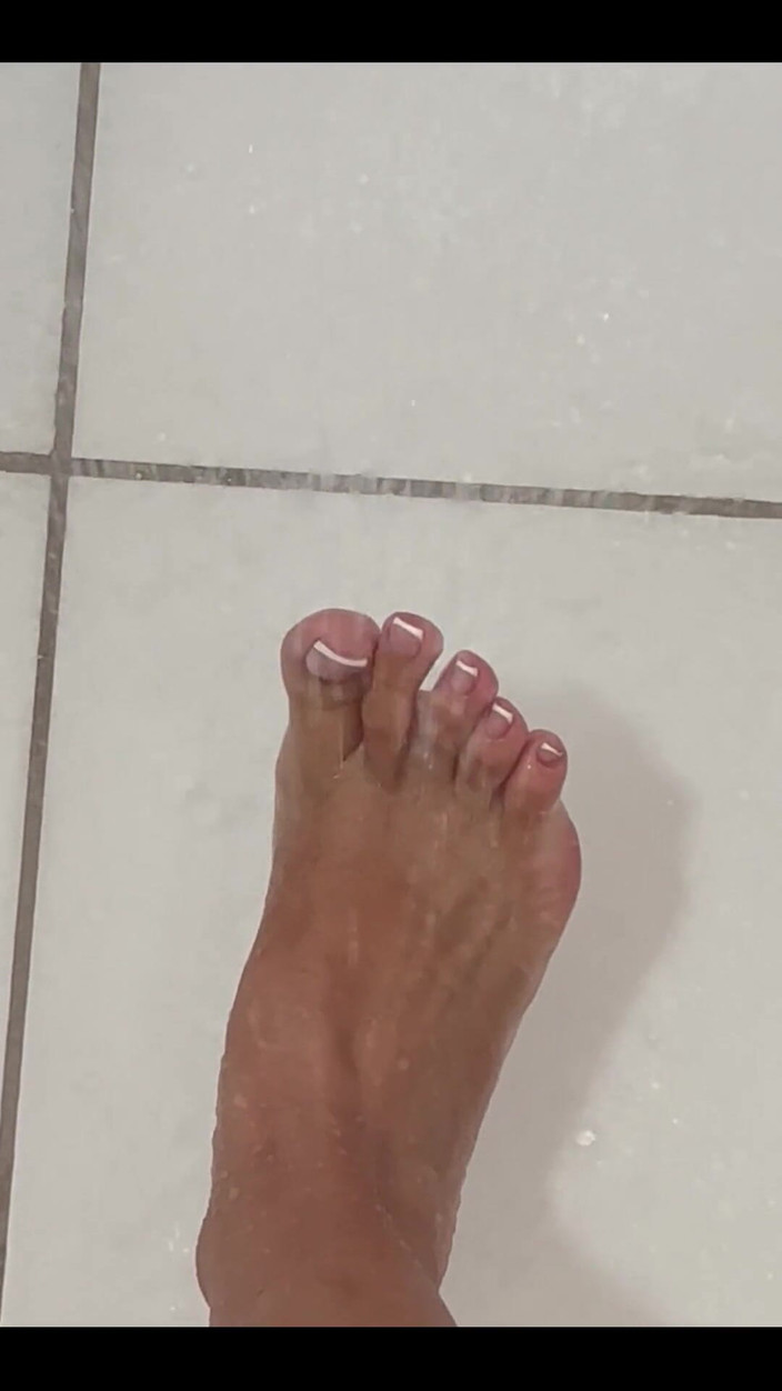 KiffaFeet: शावर टाइम
