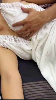 Que se passe-t-il quand une belle-mère partage un lit avec son beau-fils hindi ?