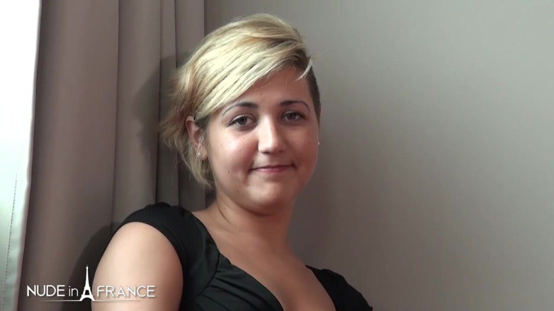 Nude in France: land ki jaroorat vaali bevpha gol-matol yuva sauteli mammi ka...