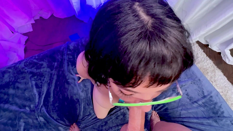 Little Puck: Louca nerd menina implora por anal! | Óculos facial